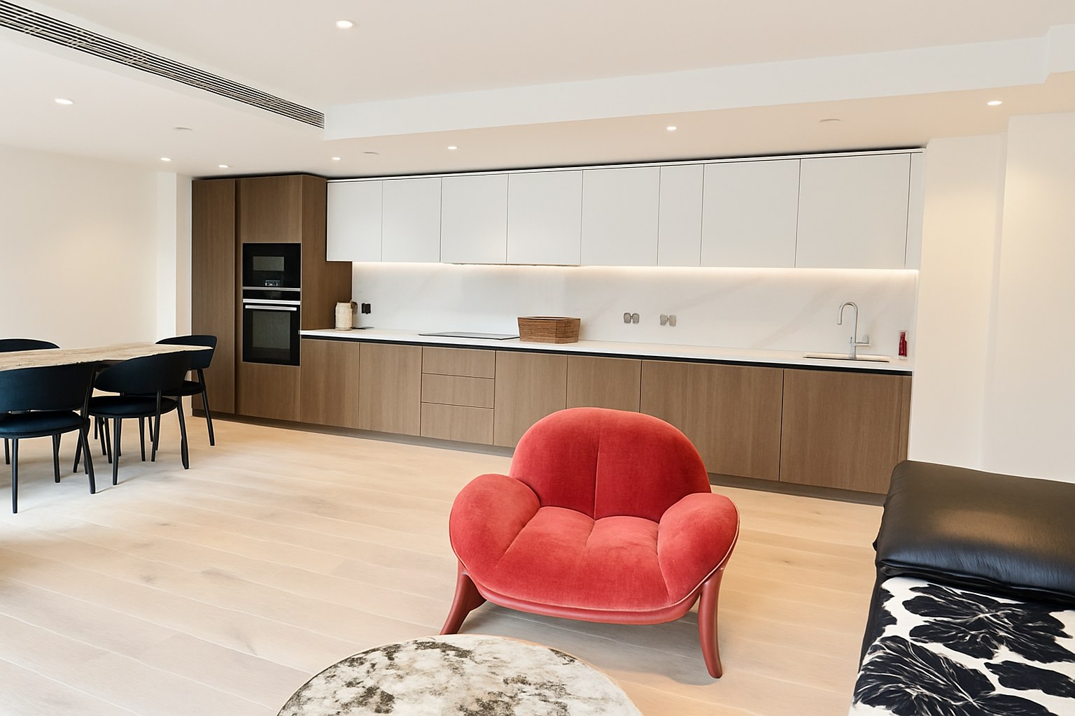 Spacious 2-Bed Apartment, Bloomsbury, WC1X, photograph 2