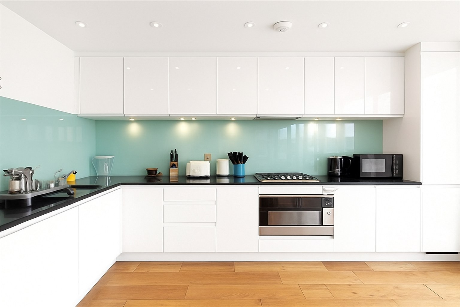 Spacious 2-Bed Apartment, Seward Street, Clerkenwell, EC1V, photograph 2