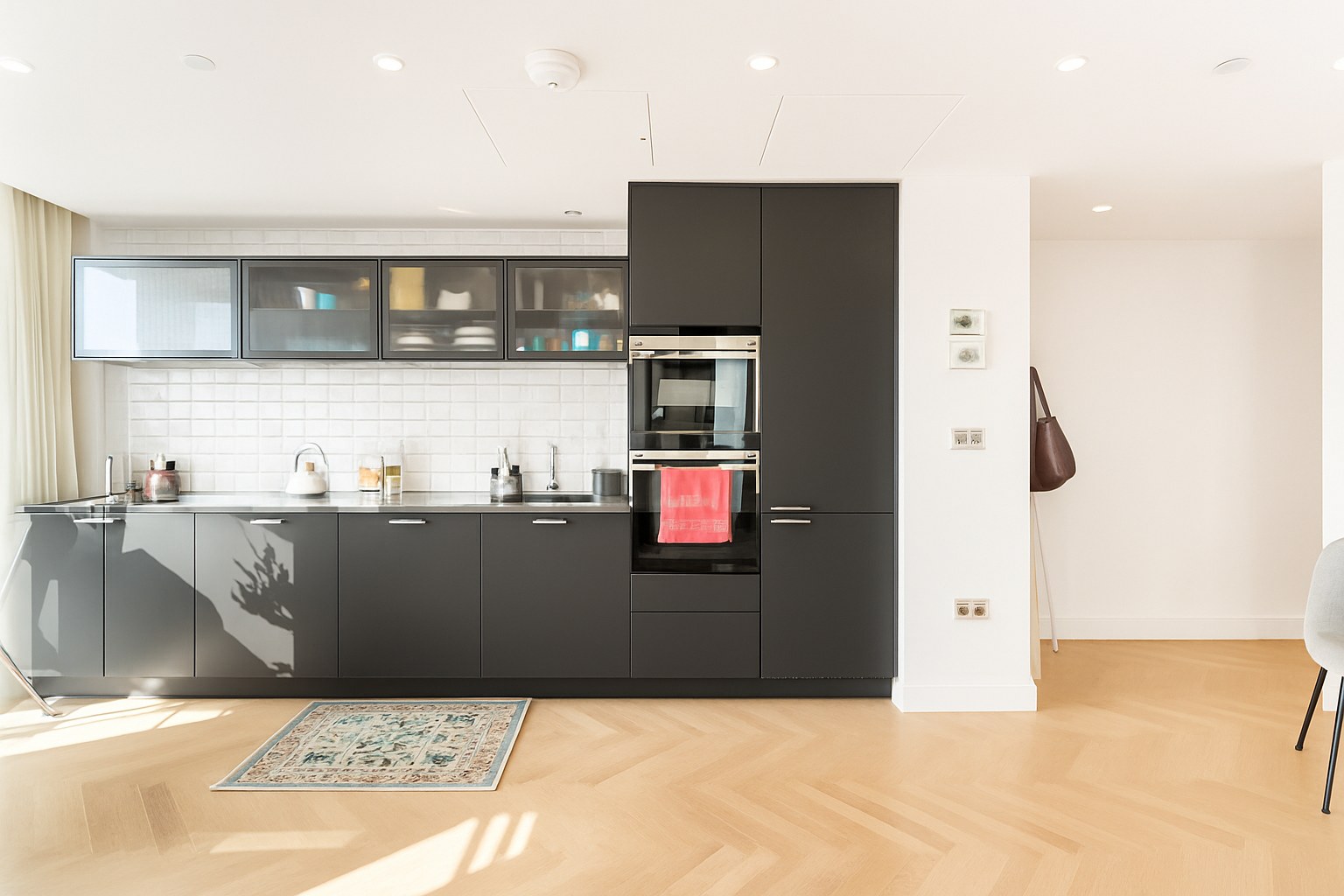 Spacious 2-Bed Apartment, Sun Street, City of London, EC2A, photograph 2