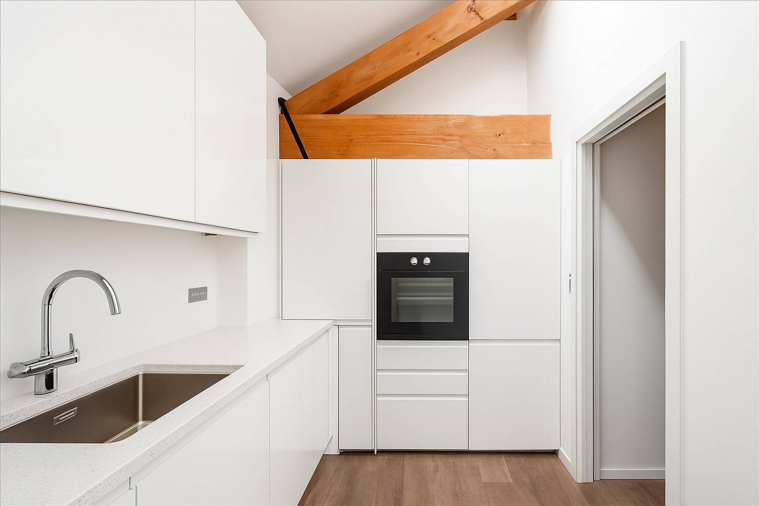 Spacious 2-Bed Apartment, Clerkenwell, EC2A, photograph 2