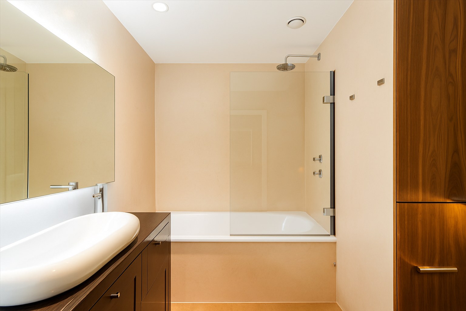 Spacious 2-Bed Apartment, Clerkenwell, EC2A, photograph 5