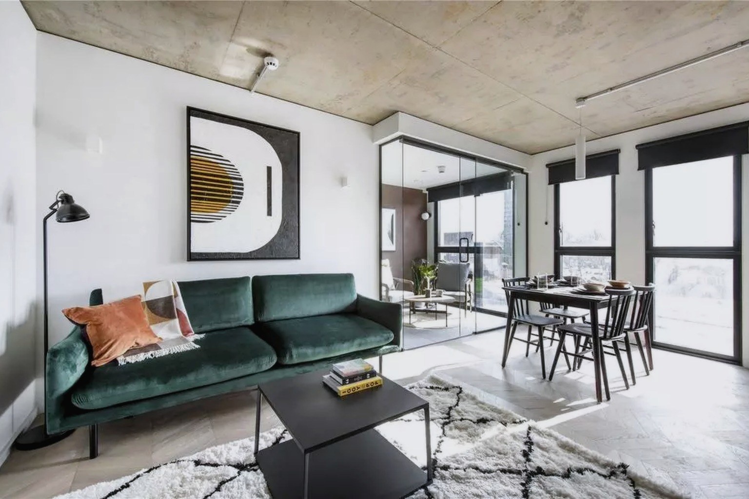 Stylish 1-Bed Apartment, Deansgate, M3, photograph 2