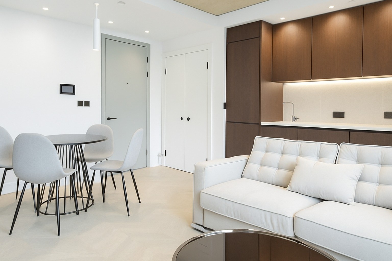 Bright 1-Bed Apartment, Castlefield, M15, photograph 3