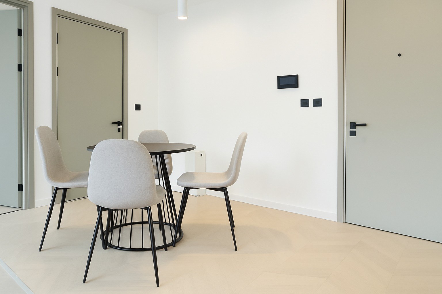 Bright 1-Bed Apartment, Castlefield, M15, photograph 5