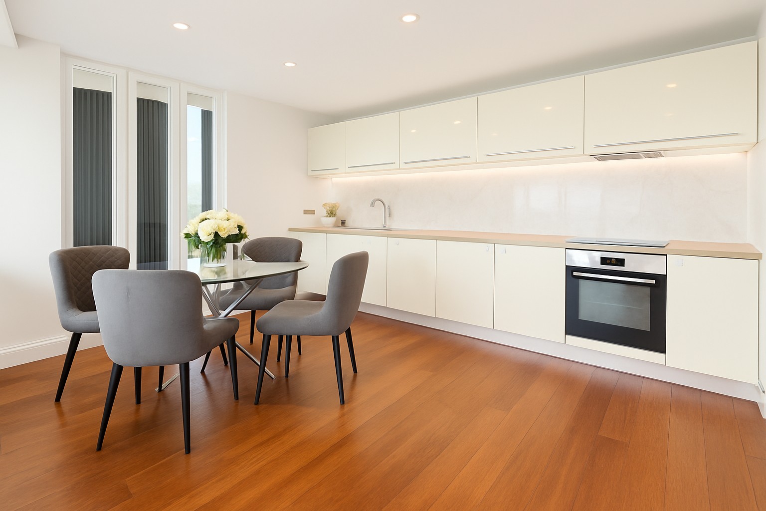 Spacious 2-Bed Apartment, Deansgate, M3, photograph 2