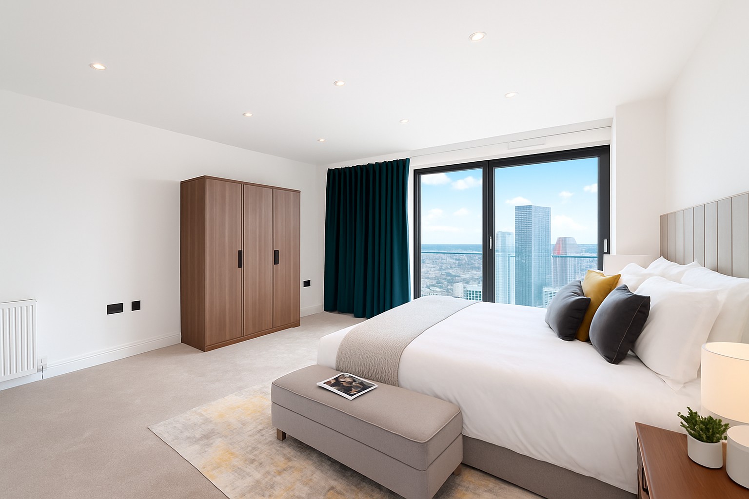 Spacious 2-Bed Apartment, Deansgate, M3, photograph 3
