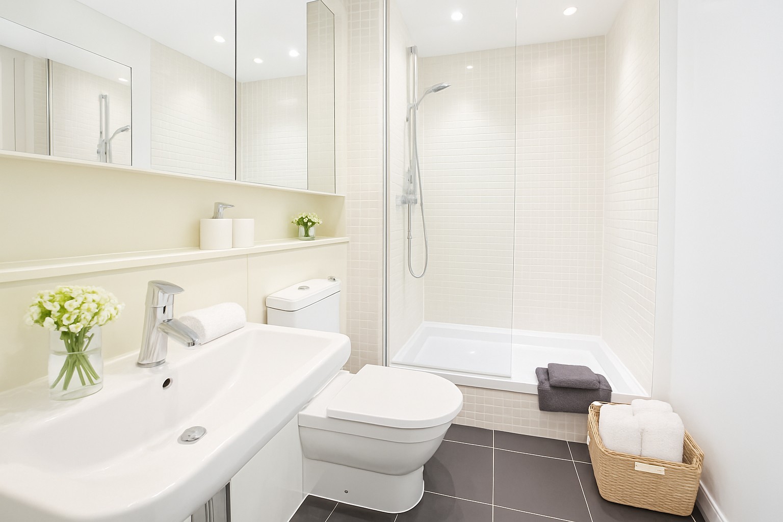 Spacious 2-Bed Apartment, Deansgate, M3, photograph 5