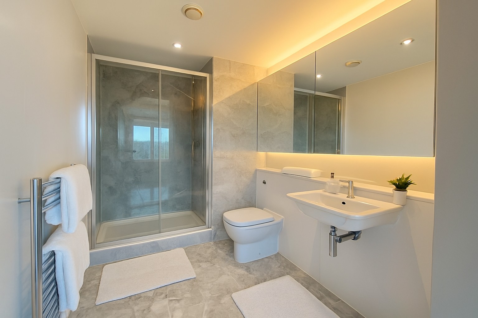Luxury 2-Bed Apartment, Deansgate, M3, photograph 5