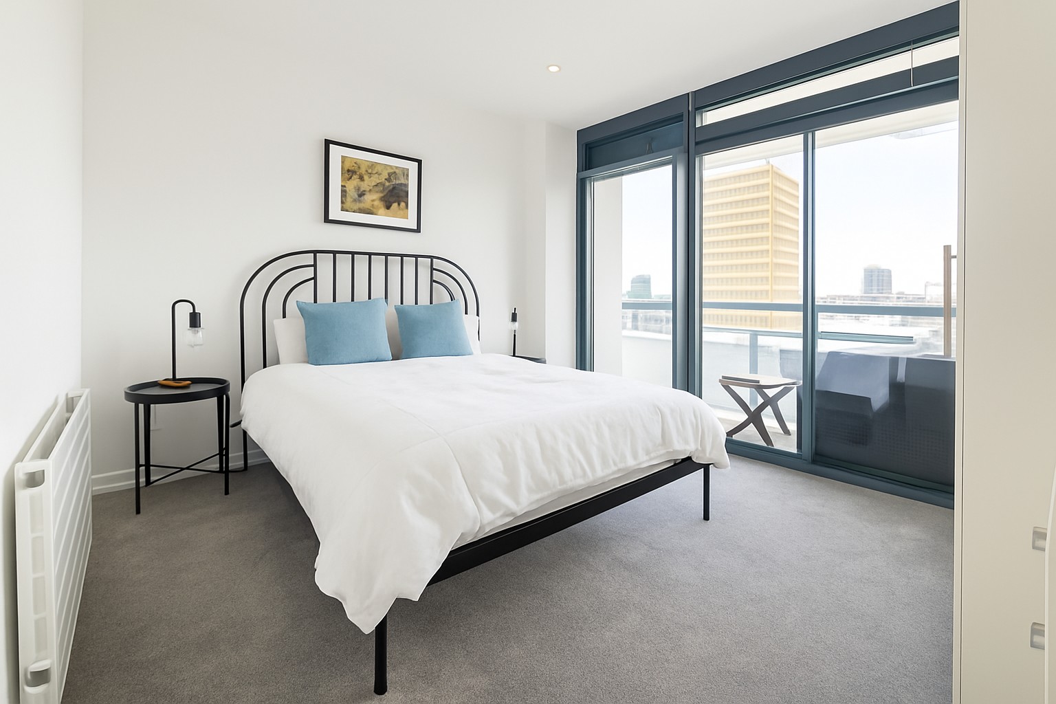 Stylish 2-Bed Apartment, Deansgate, M3, photograph 3