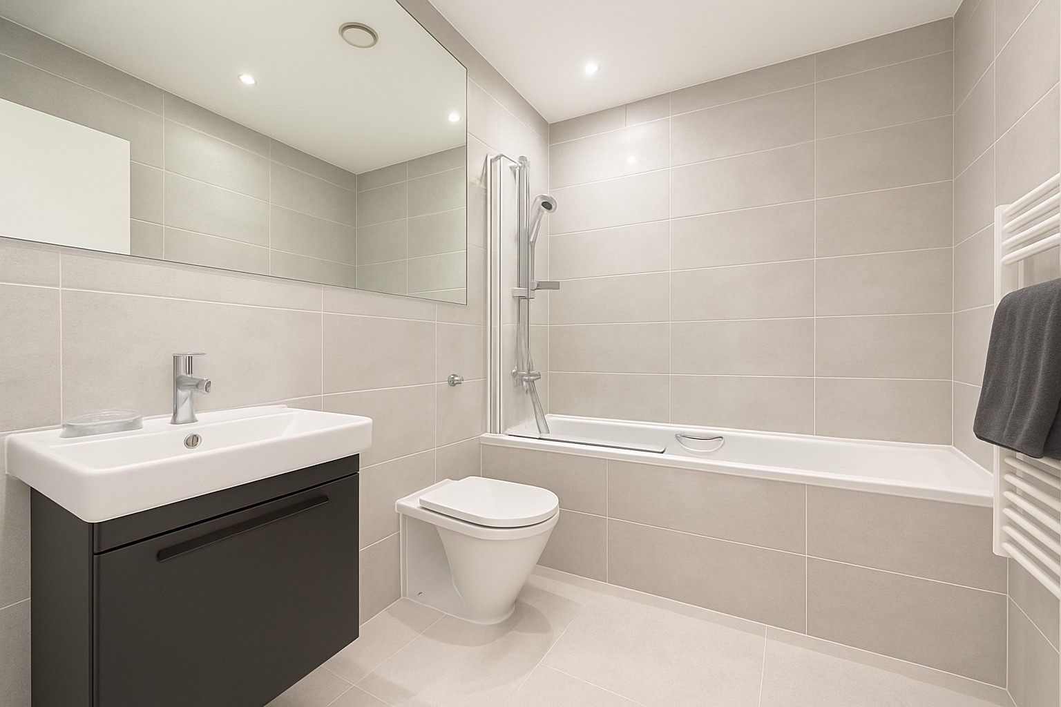 Stylish 2-Bed Apartment, Deansgate, M3, photograph 5