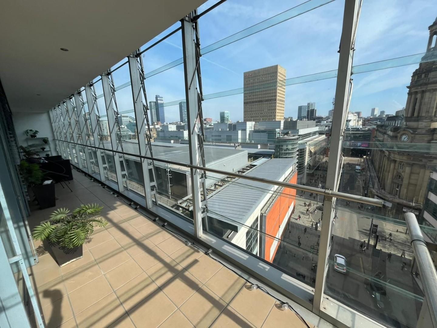 Stylish 2-Bed Apartment, Deansgate, M3, photograph 6