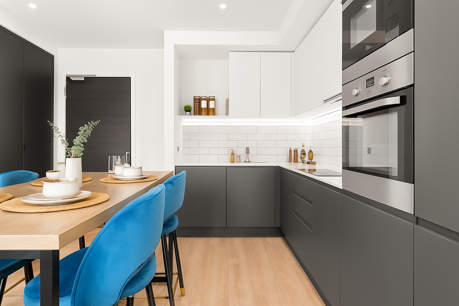Modern 2-Bed Apartment, Manchester, M1, photograph 2