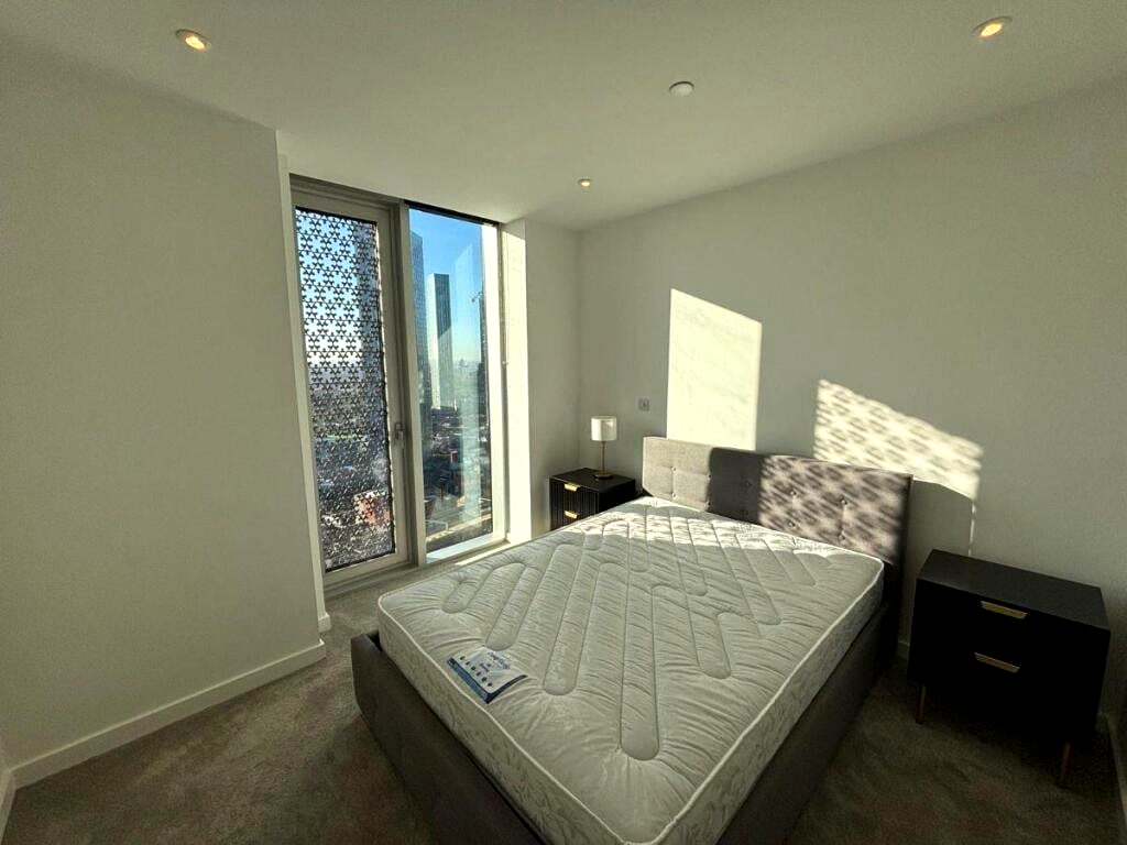 Spacious 2-Bed Apartment, Great Bridgewater Street, M1, photograph 4