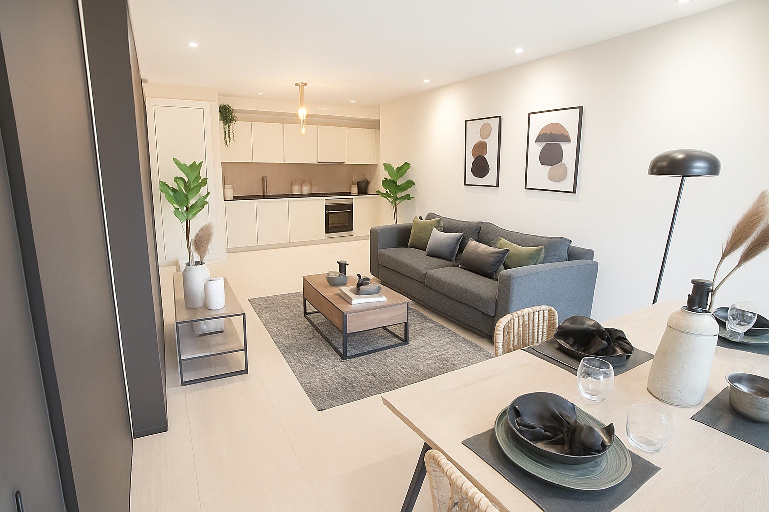 Spacious 2-Bed Apartment, Manchester, M15