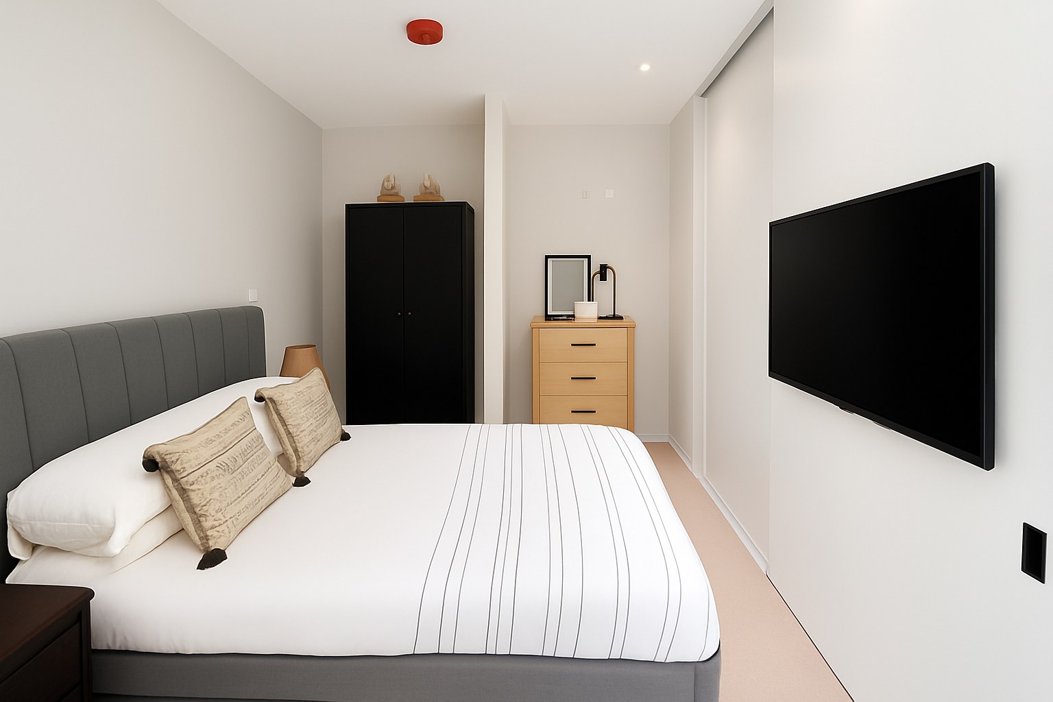Spacious 2-Bed Apartment, Manchester, M15, photograph 4