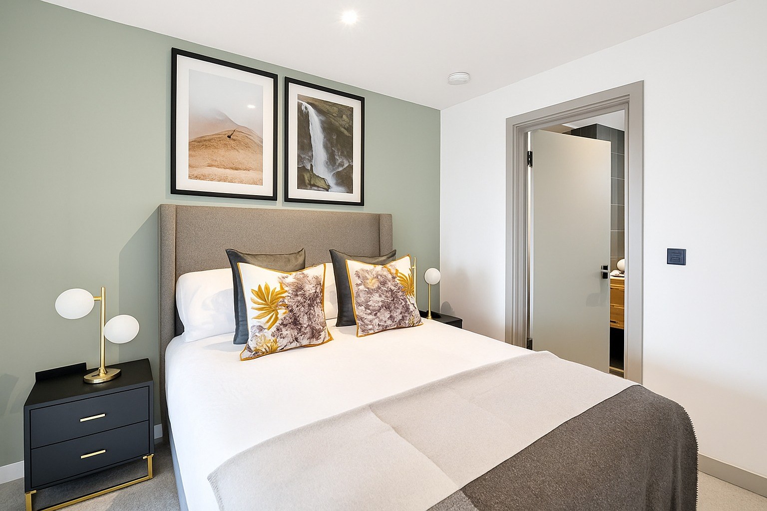 Spacious 2-Bed Apartment, Manchester, M15, photograph 3