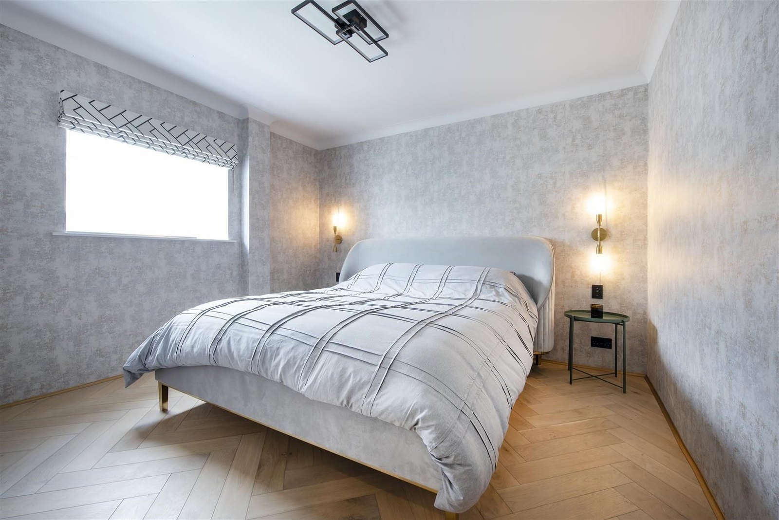 Luxury 2-Bed Apartment, Salford, M3, photograph 6