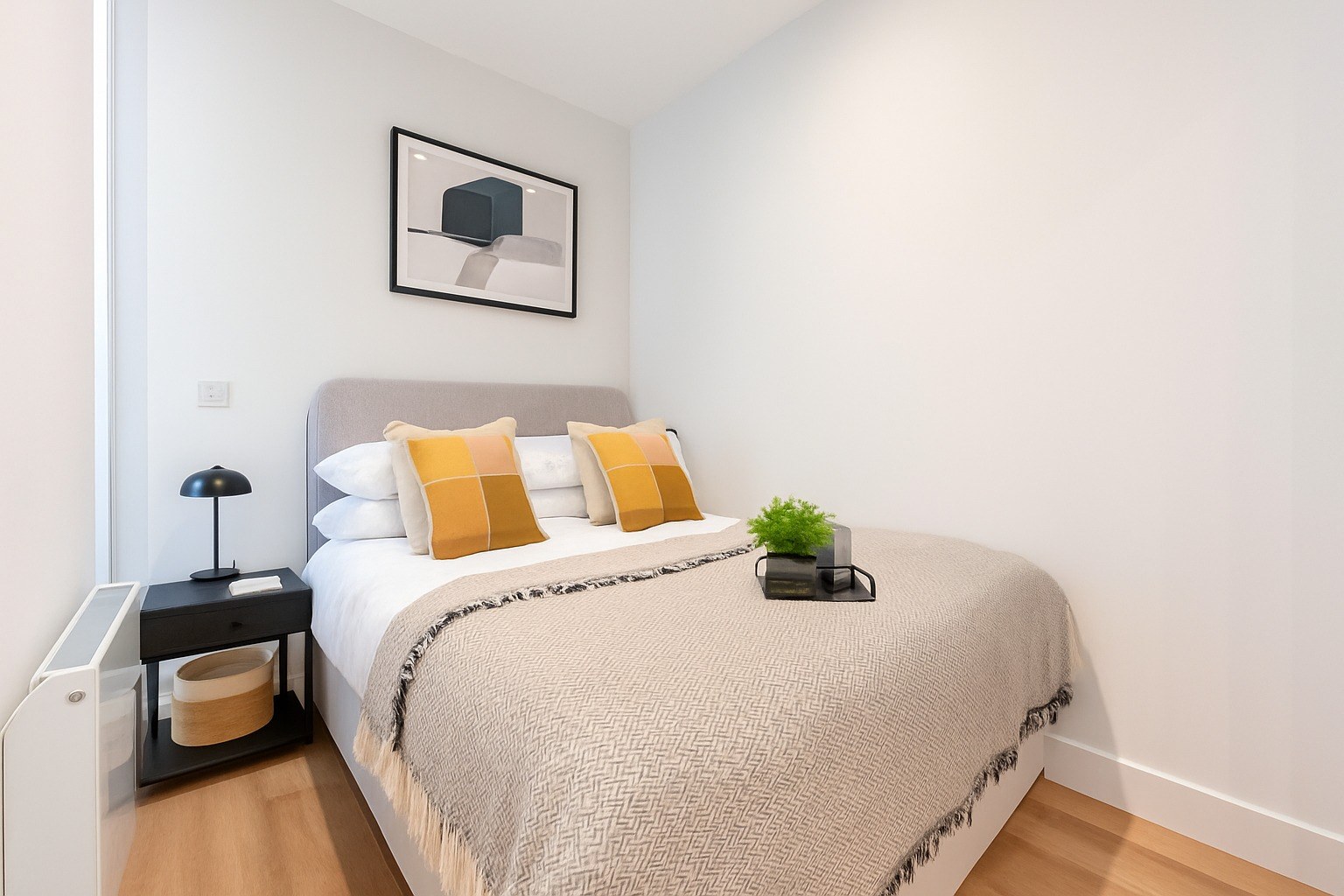 Spacious 3-Bed Apartment, Salford Quays, M50, photograph 2