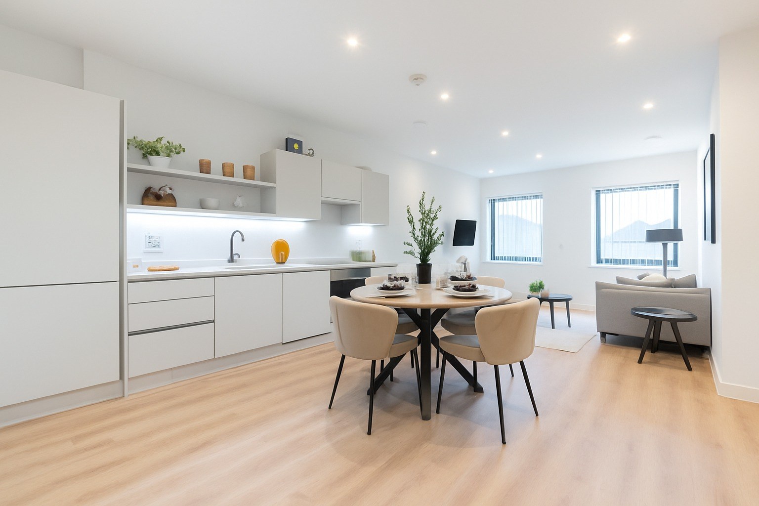 Spacious 3-Bed Apartment, Salford Quays, M50, photograph 4