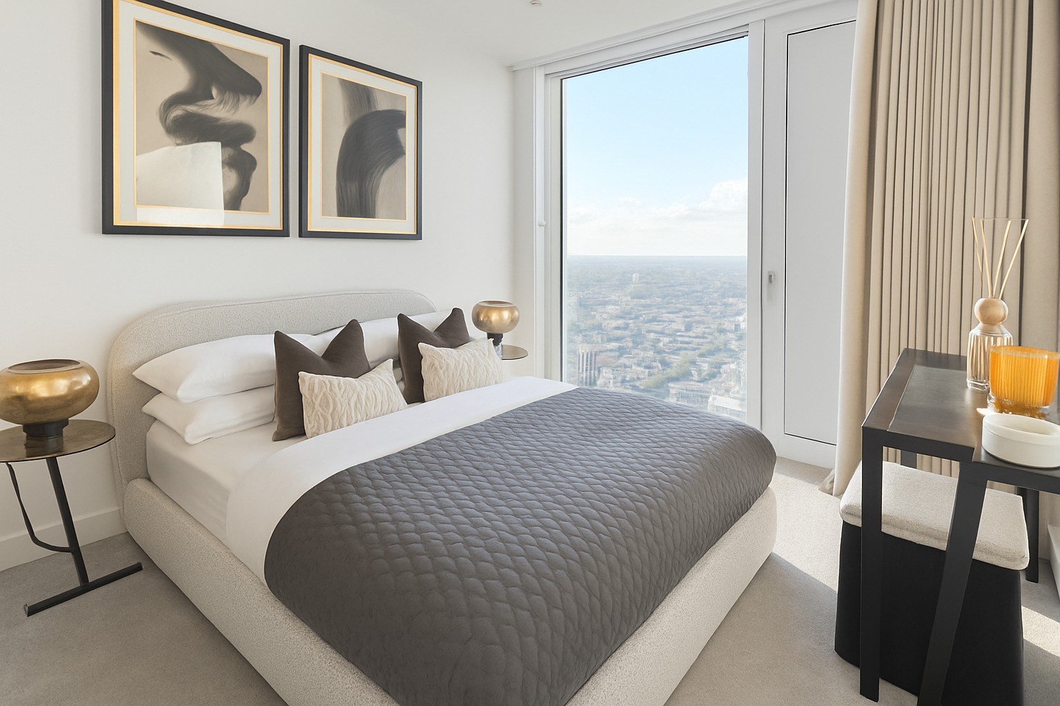 Spacious 3-Bed Apartment, Salford, M3, photograph 3
