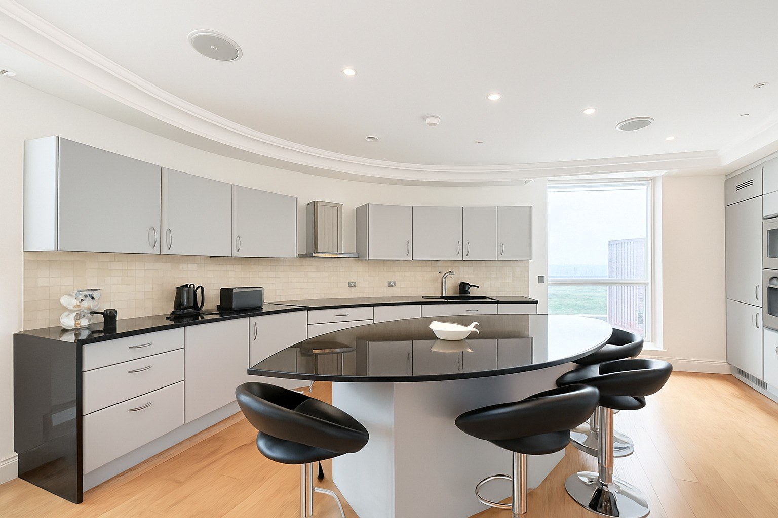 Large 4-Bed Penthouse, MediaCityUK, M50, photograph 2
