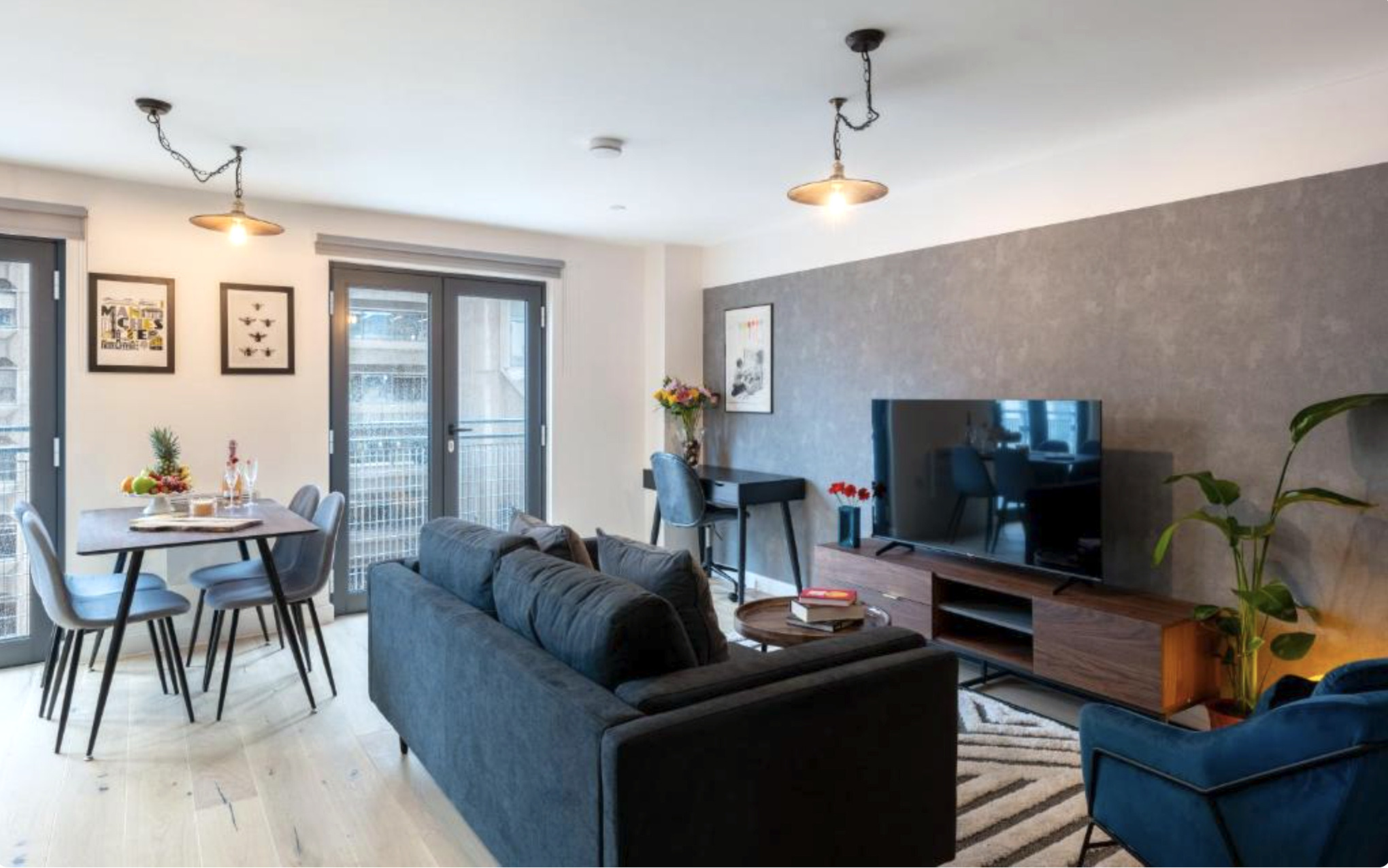 Serviced 1-Bed Apartment, City Centre, M2