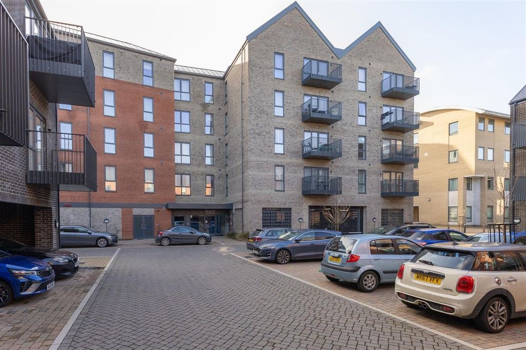 Spacious 2-Bed Apartment, Norwich, NR3, photograph 6