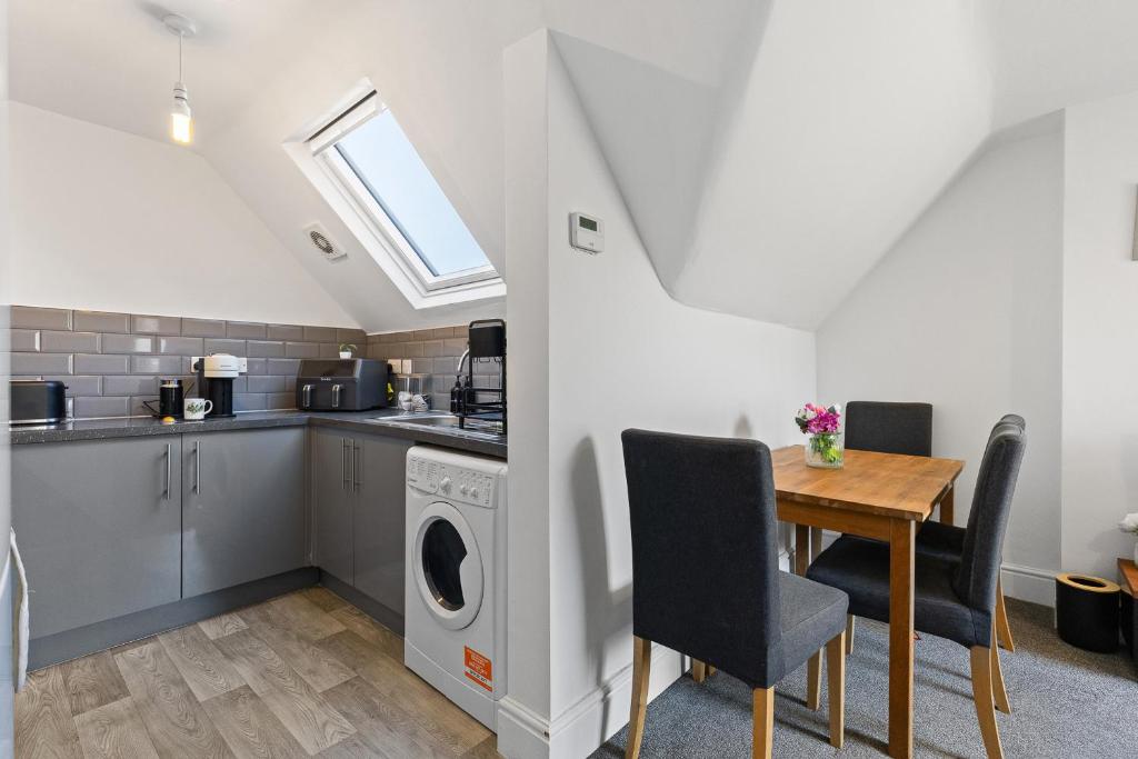 Serviced 1-Bed Apartment, Nottingham, NG7, photograph 6