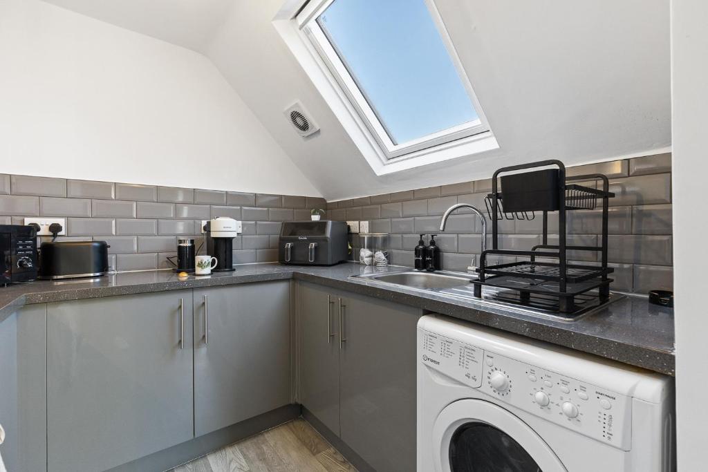 Serviced 1-Bed Apartment, Nottingham, NG7, photograph 7