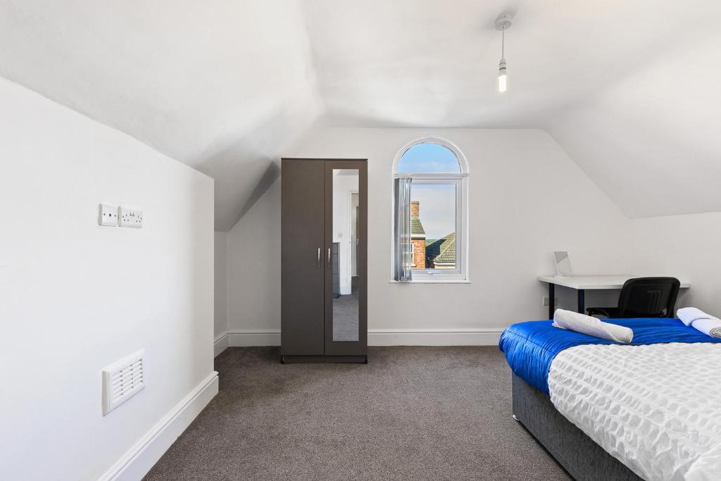 Serviced 1-Bed Apartment, Nottingham, NG7, photograph 19