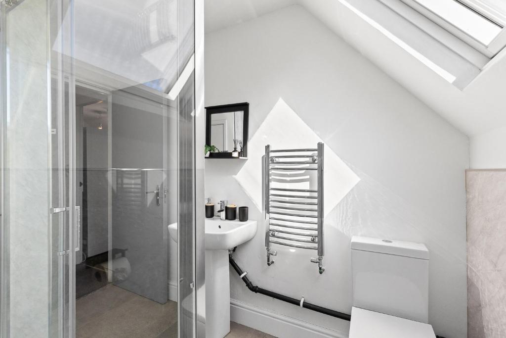 Serviced 1-Bed Apartment, Nottingham, NG7, photograph 28