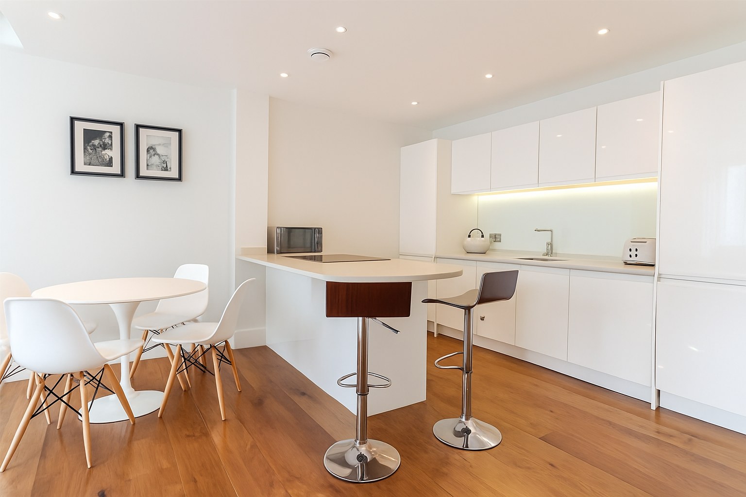 Spacious 2-Bed Apartment, Clifford Street, YO1, photograph 2