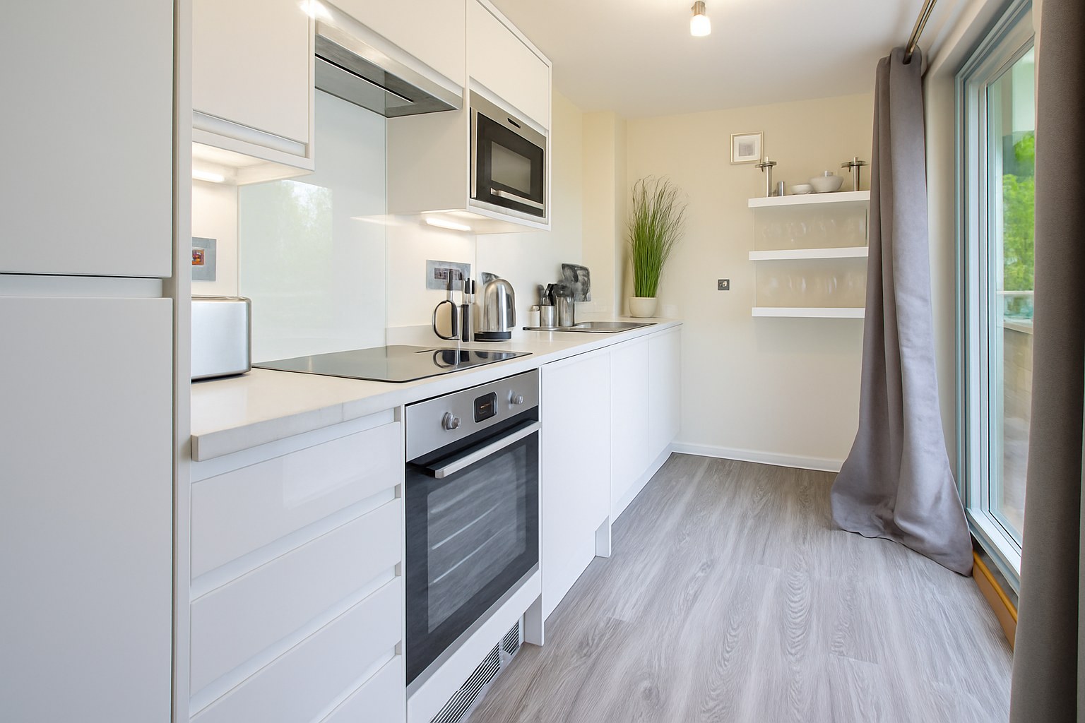 Spacious 2-Bed Apartment, City Centre, YO1, photograph 2