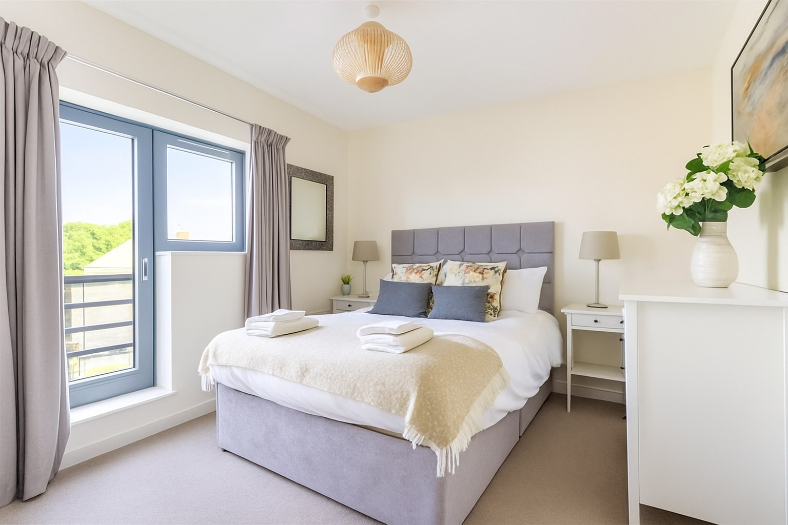 Spacious 2-Bed Apartment, City Centre, YO1, photograph 3